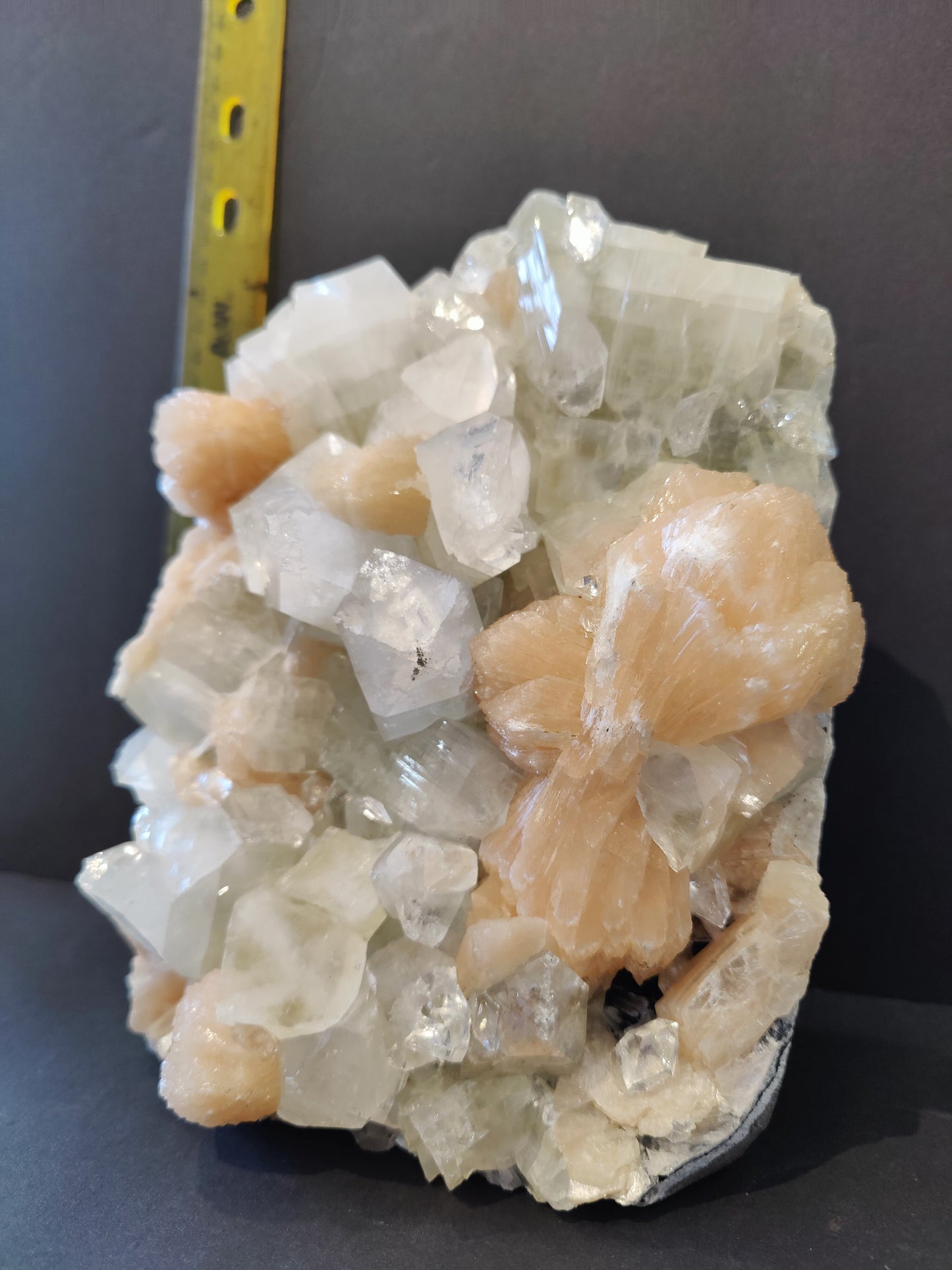 Apophyllite Cabinet Specimen 3,555g