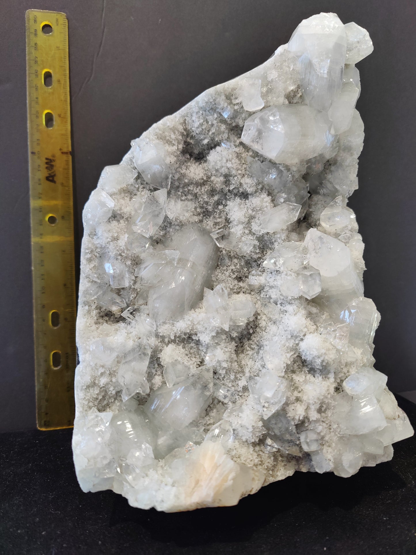 Apophyllite Cabinet Specimen 3,690g