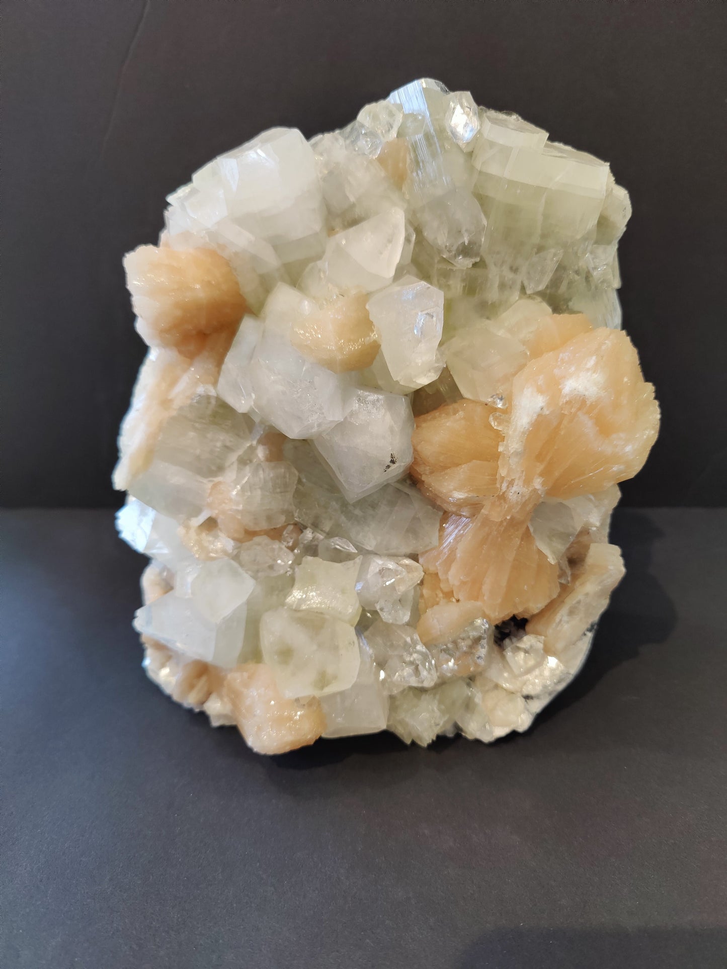 Apophyllite Cabinet Specimen 3,555g