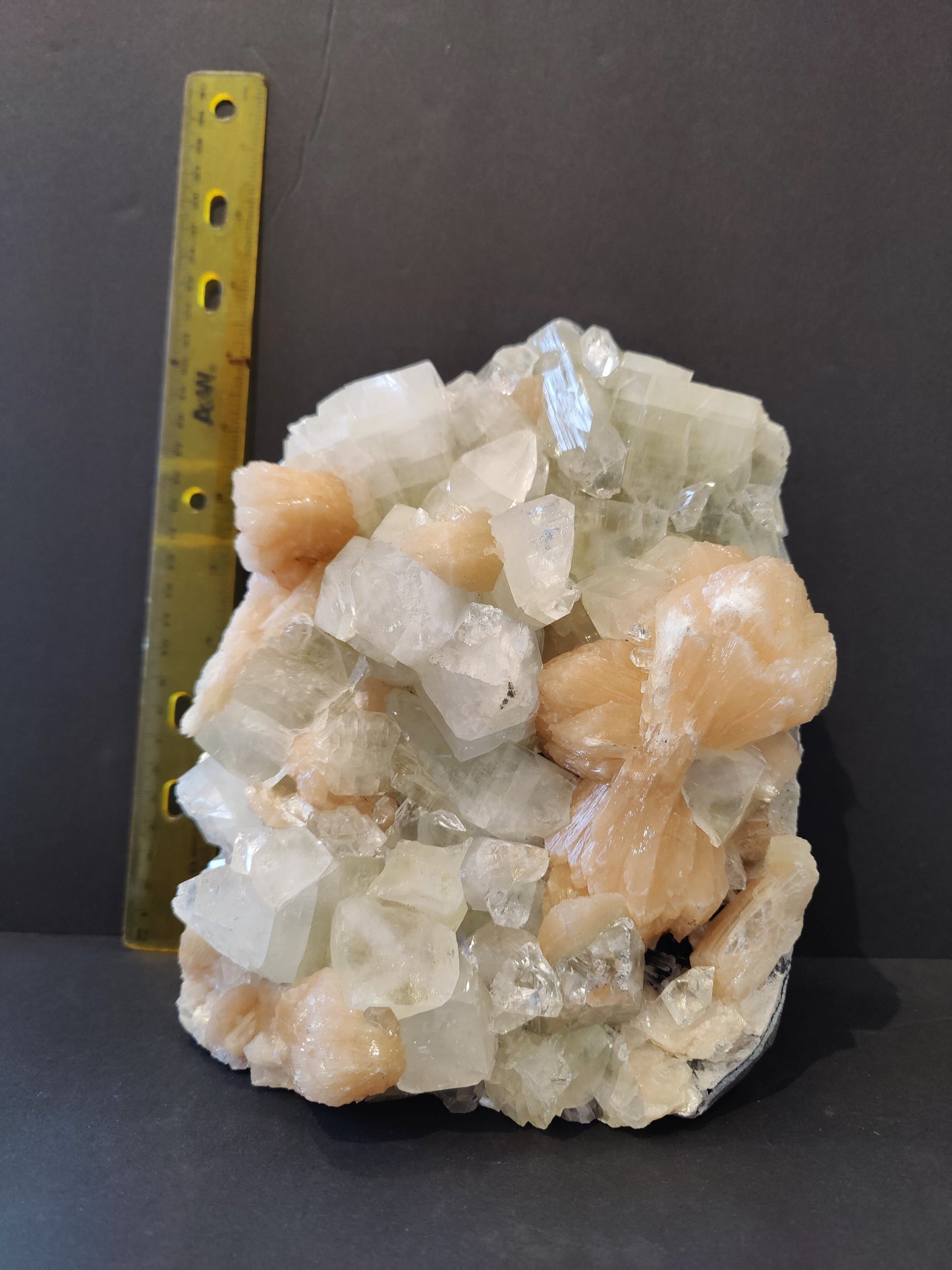 Apophyllite Cabinet Specimen 3,555g