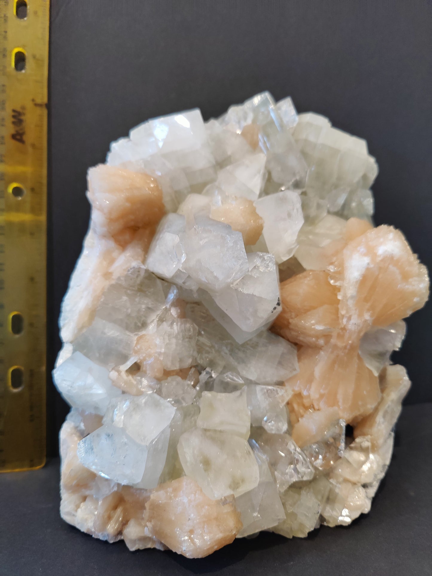Apophyllite Cabinet Specimen 3,555g