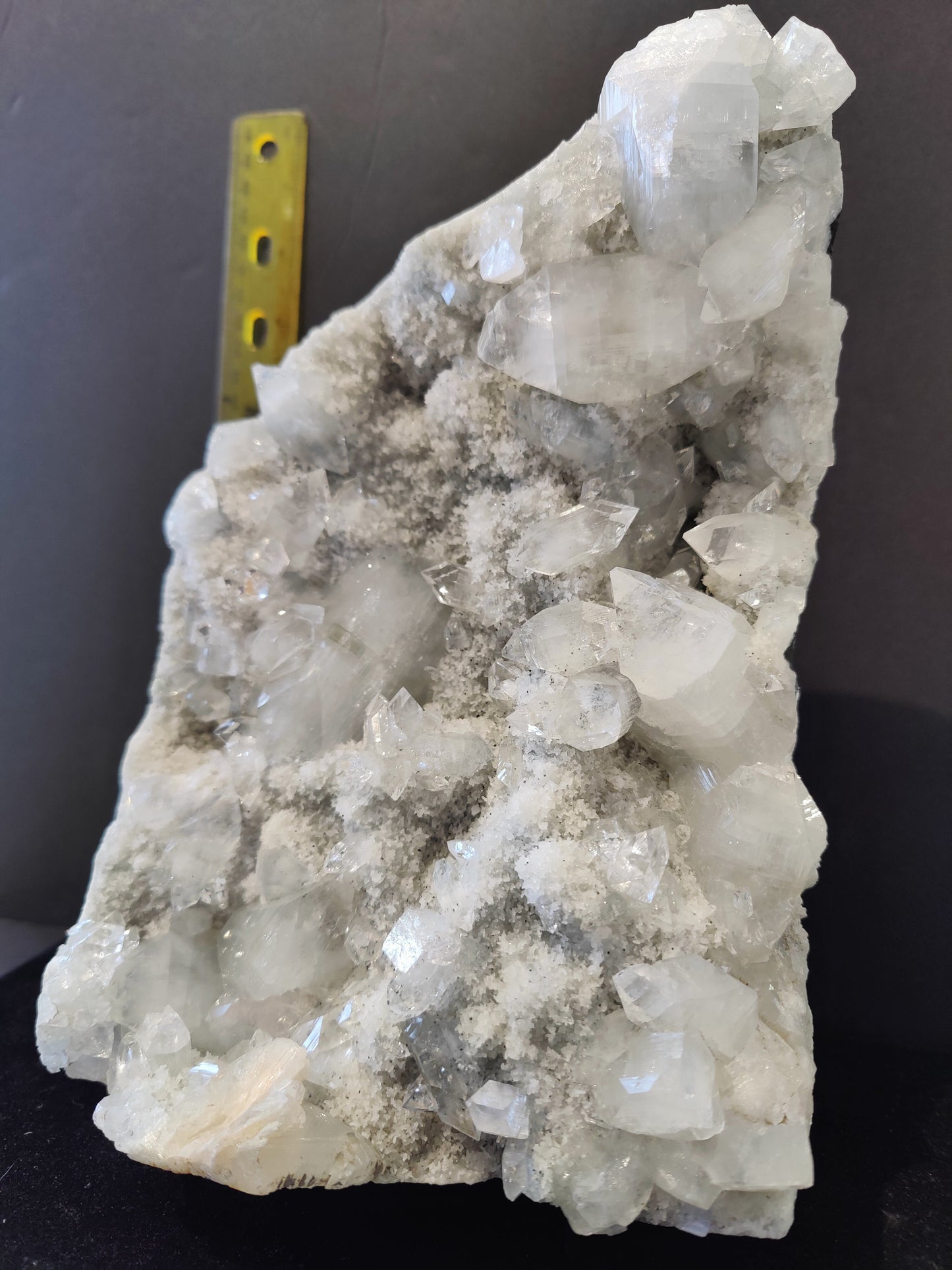 Apophyllite Cabinet Specimen 3,690g