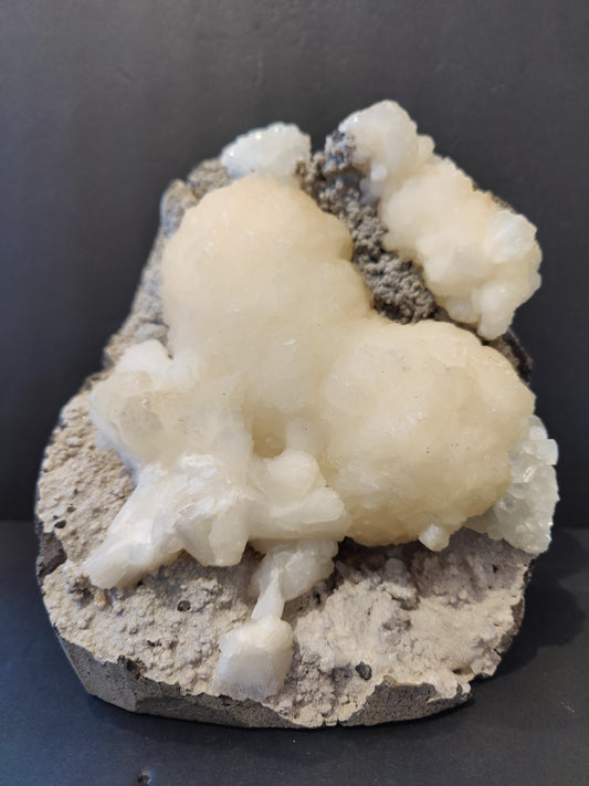 Stilbite "Heart" with Clear Apophyllite Cabinet Specimen 4,735g