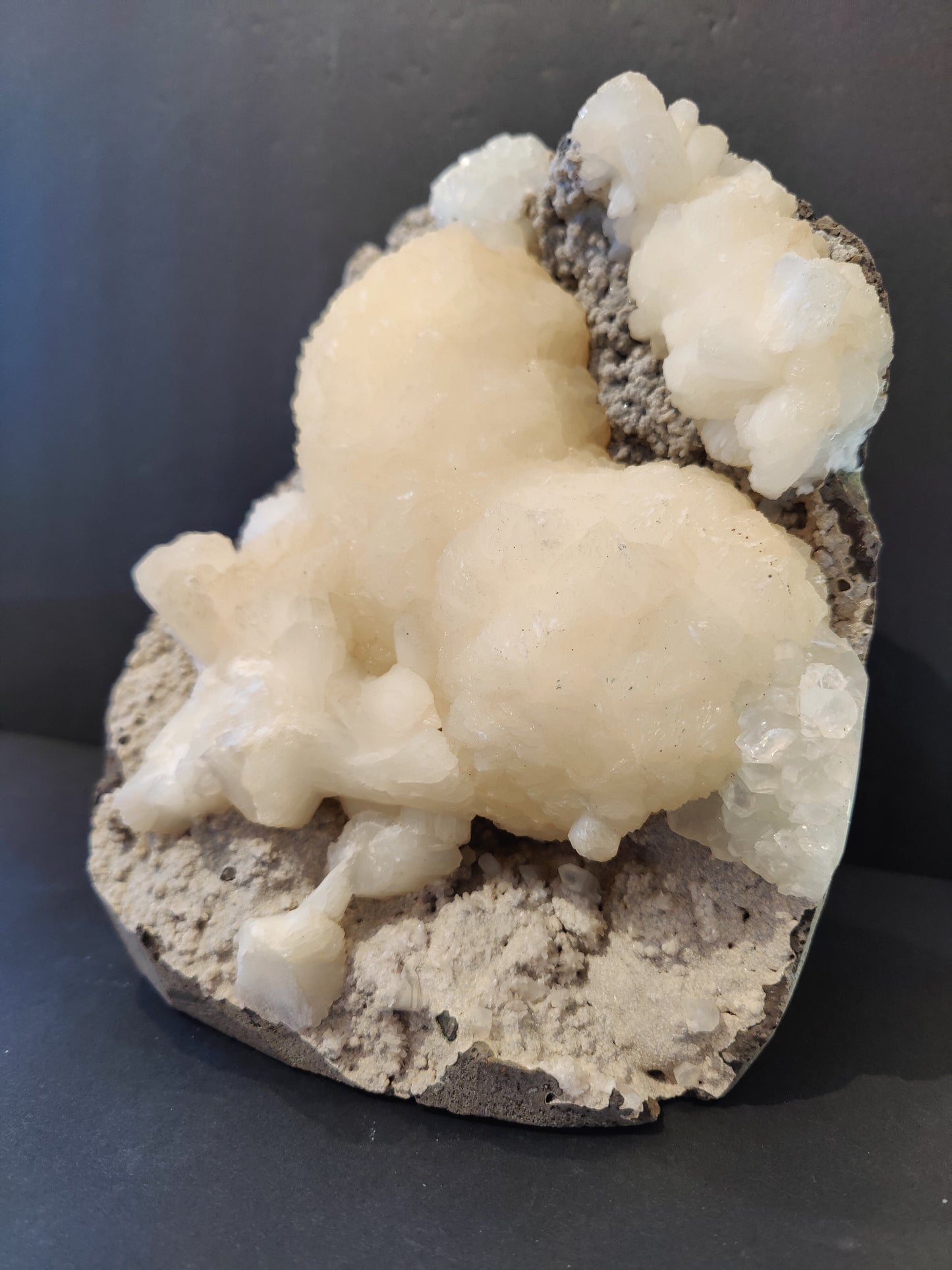 Stilbite "Heart" with Clear Apophyllite Cabinet Specimen 4,735g