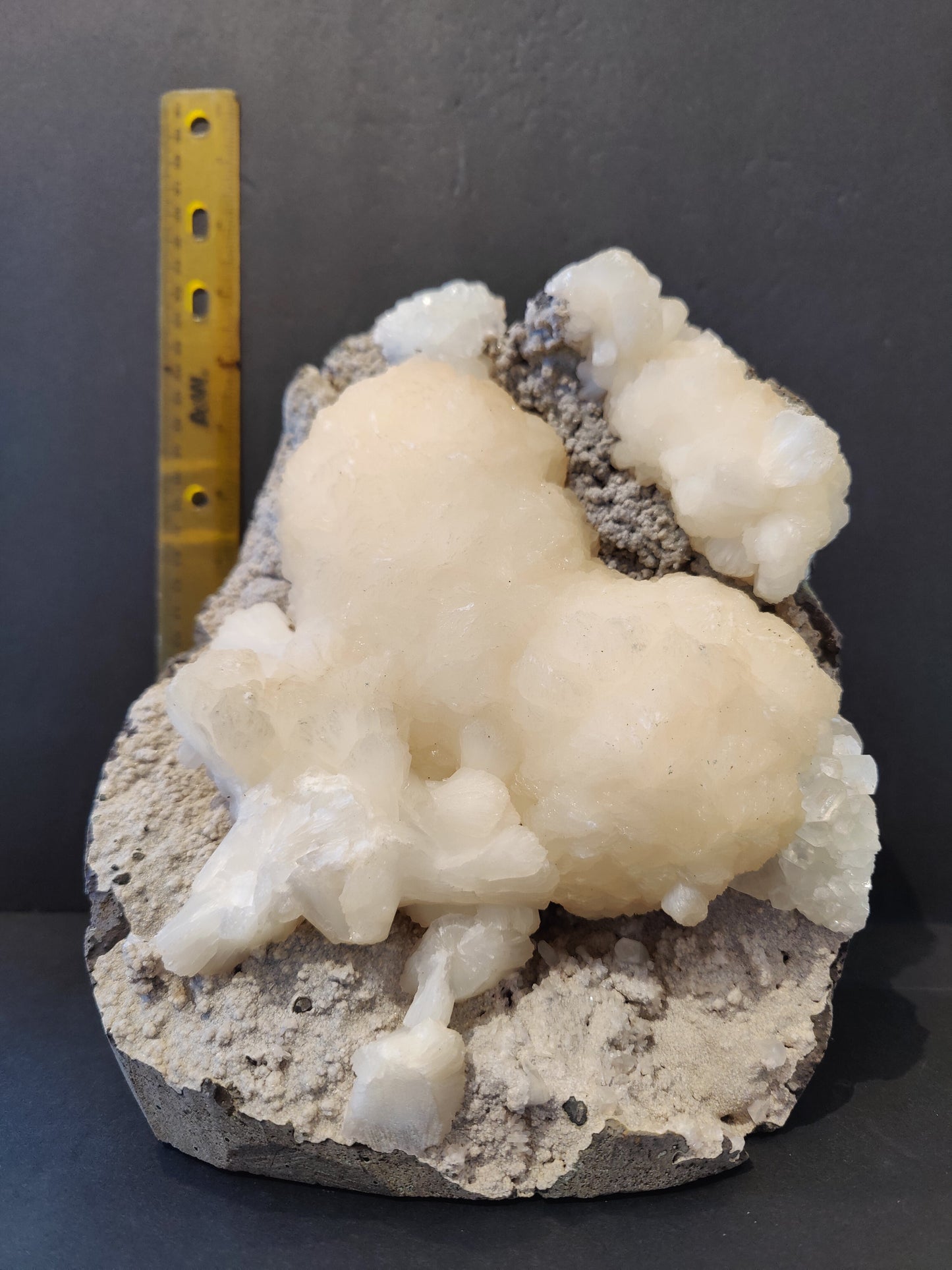 Stilbite "Heart" with Clear Apophyllite Cabinet Specimen 4,735g