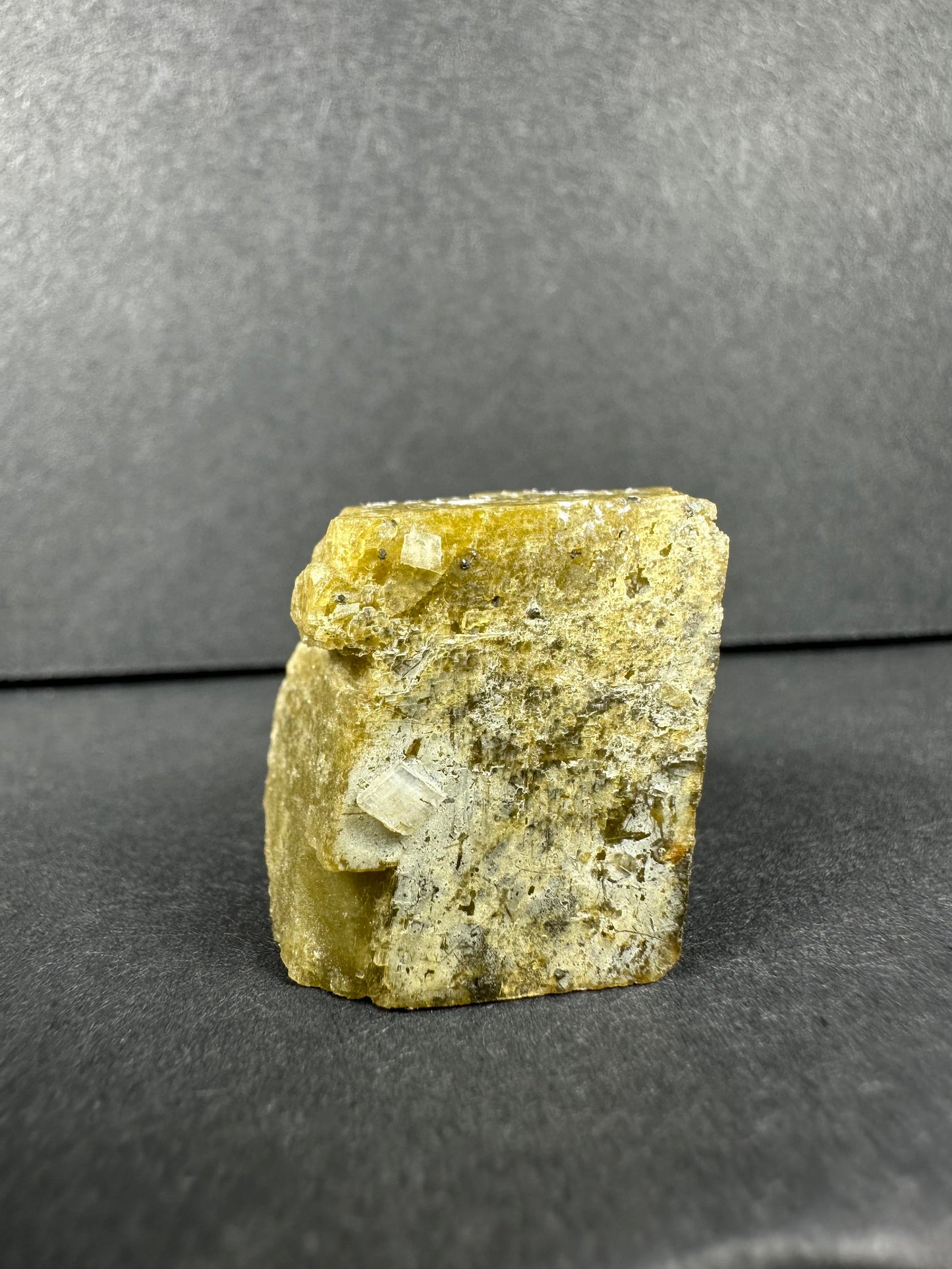 Diamond Quartz on Siderite