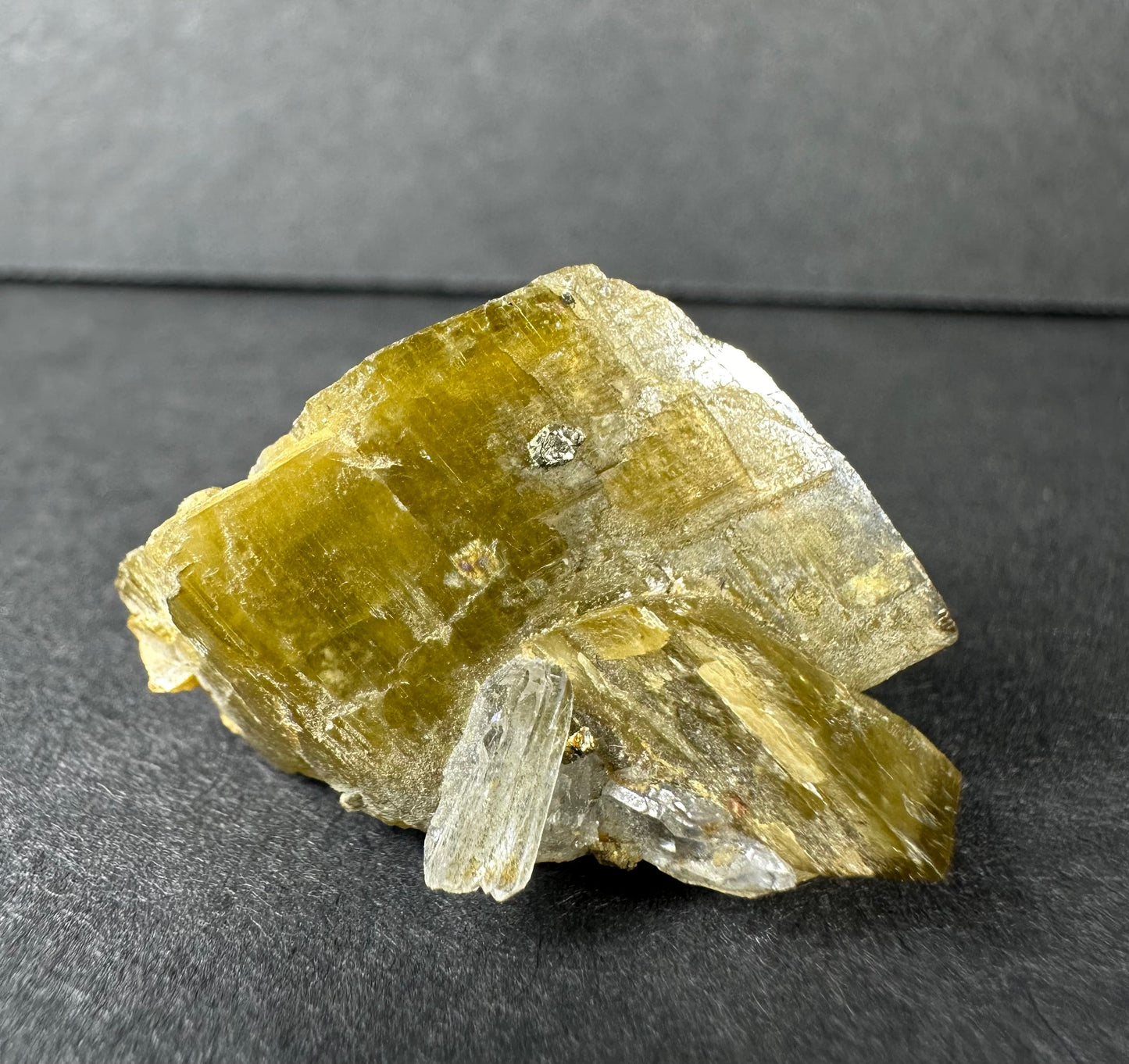 Diamond Quartz on Siderite