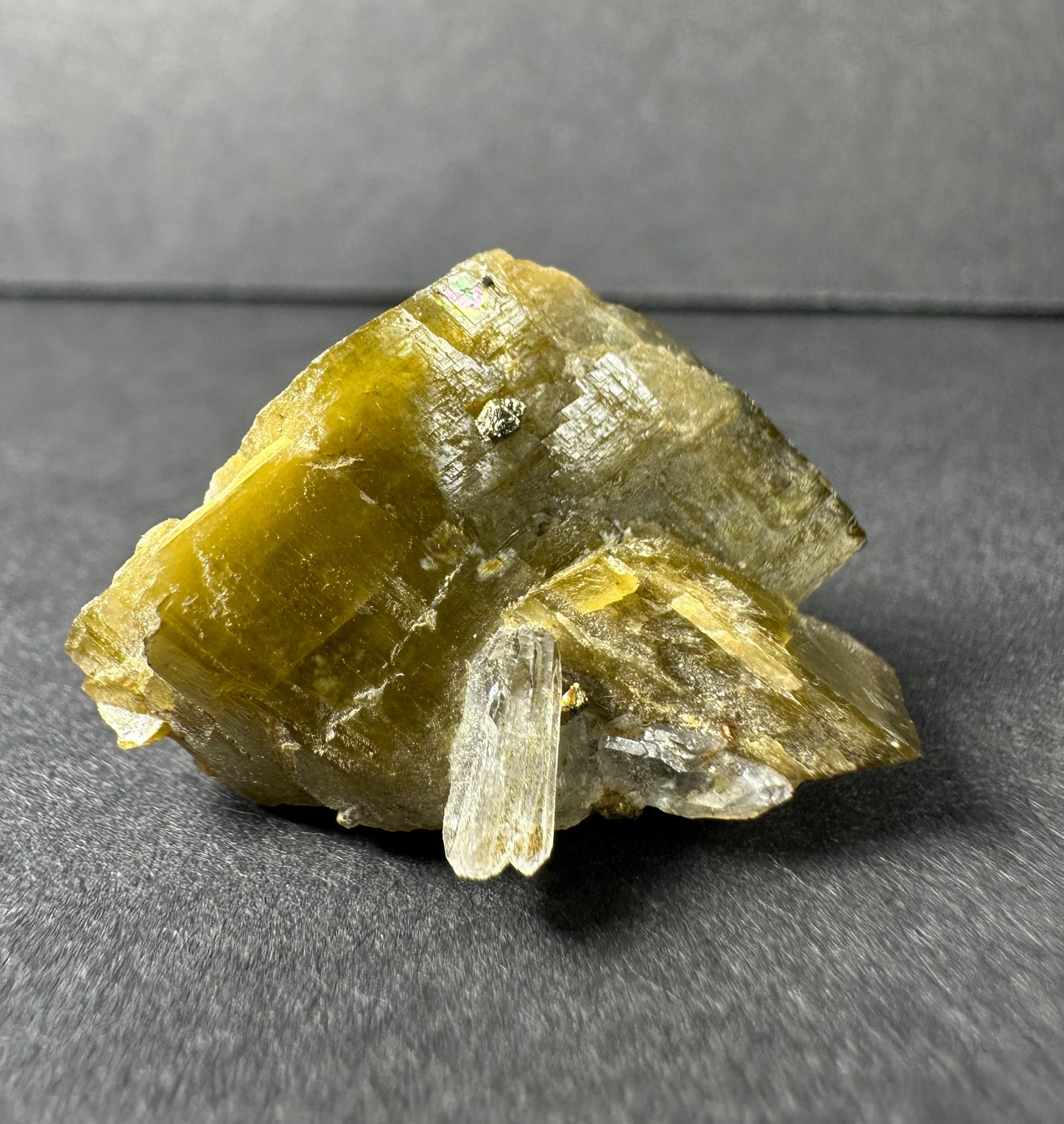 Diamond Quartz on Siderite