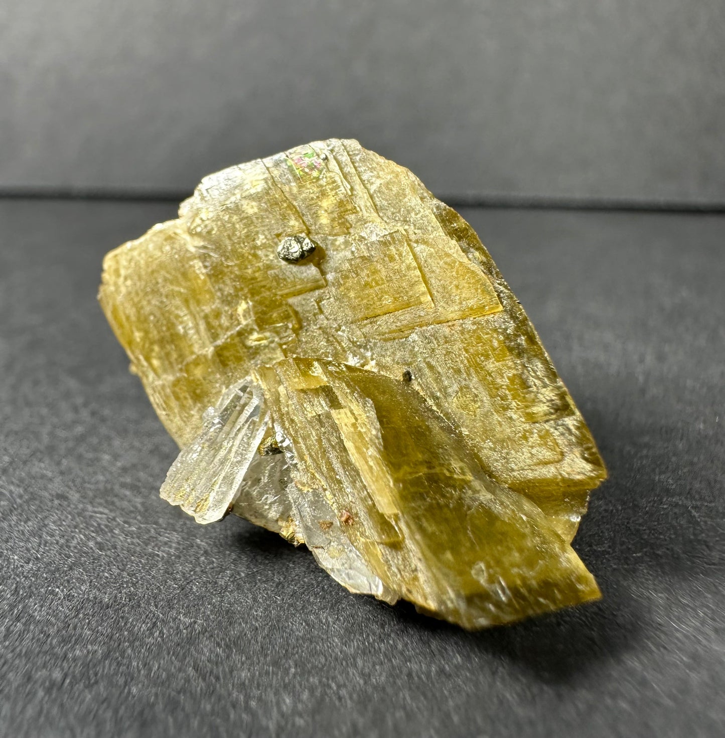 Diamond Quartz on Siderite
