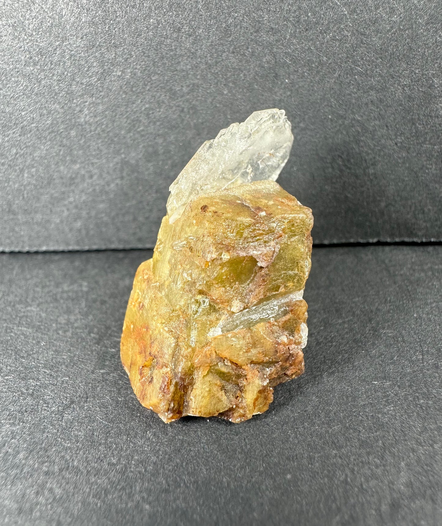 Diamond Quartz on Siderite