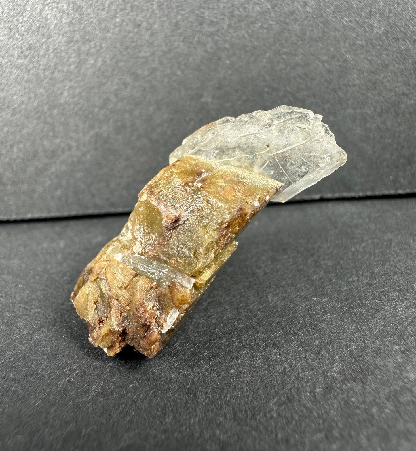 Diamond Quartz on Siderite