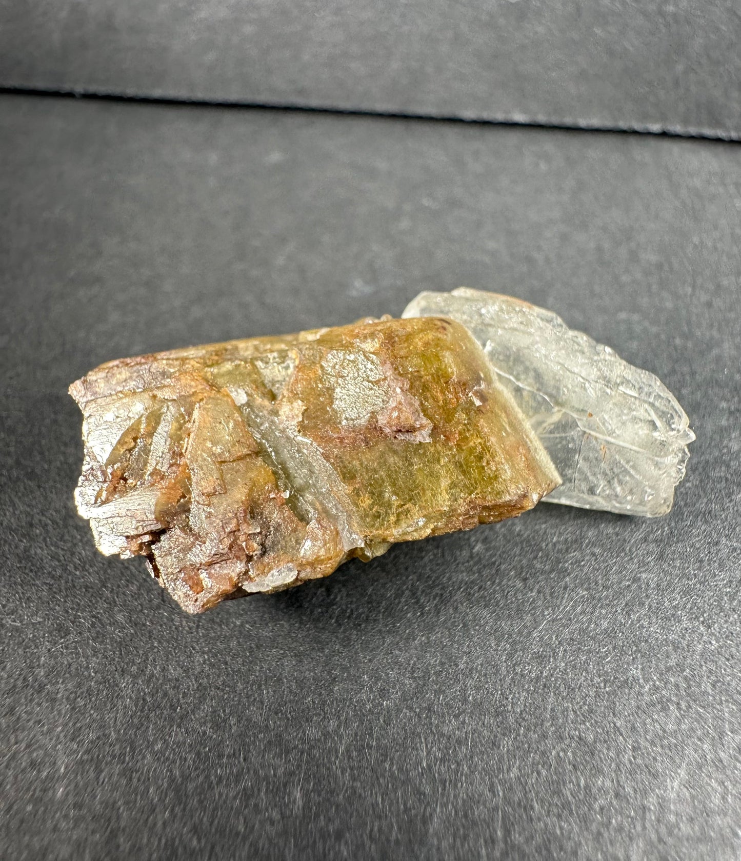 Diamond Quartz on Siderite