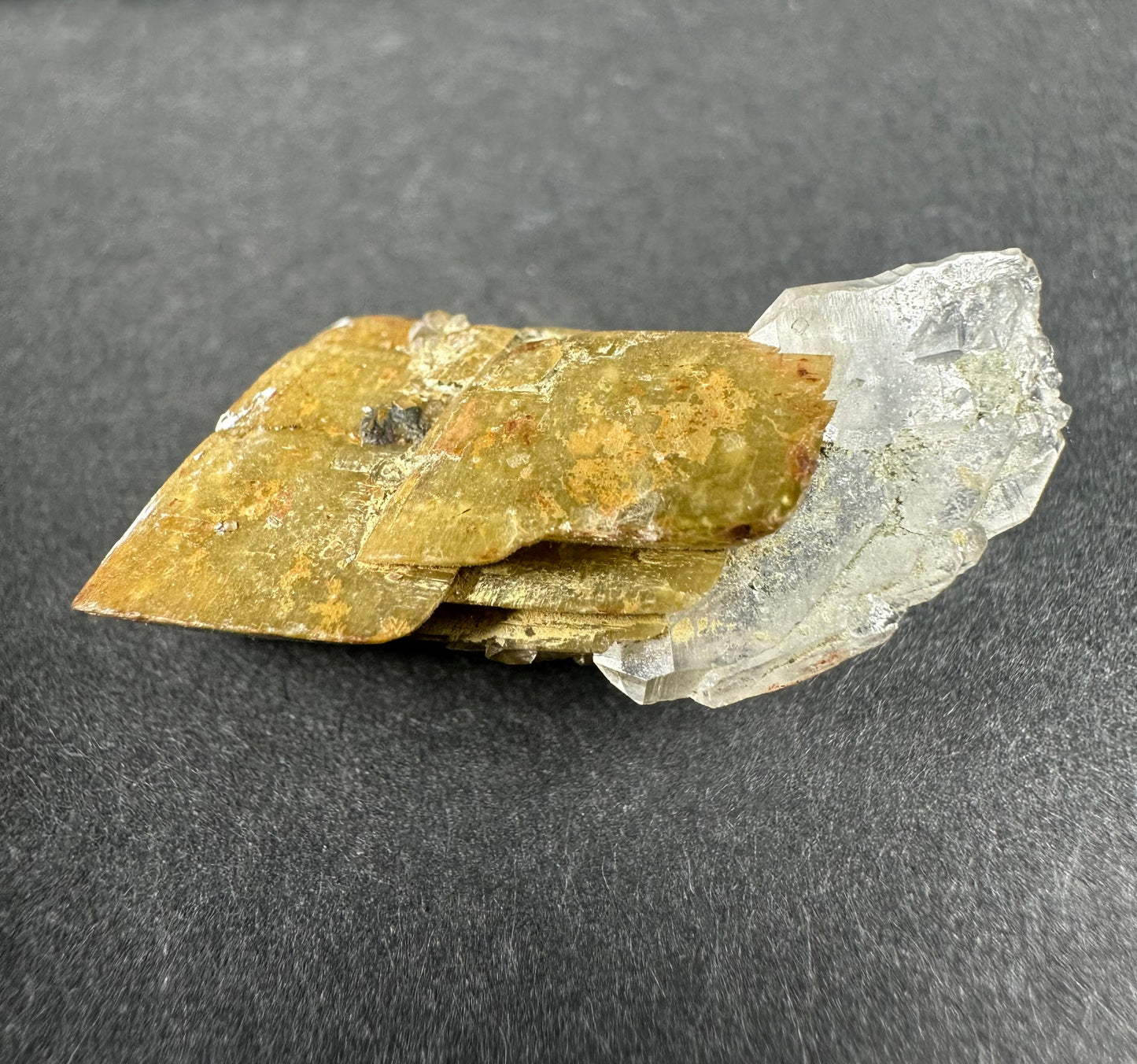 Diamond Quartz on Siderite