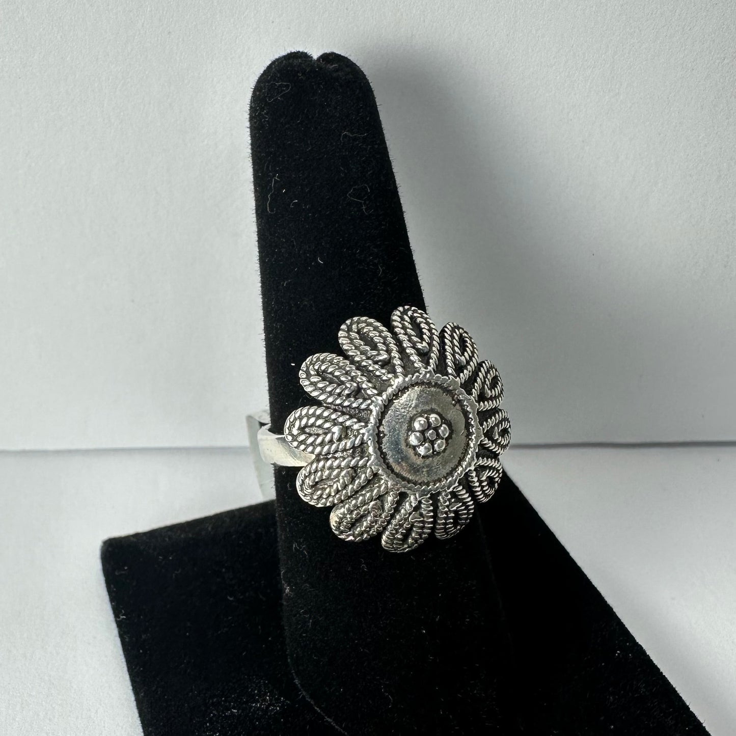 .925 Sterling Silver Flower Ring - Size 8