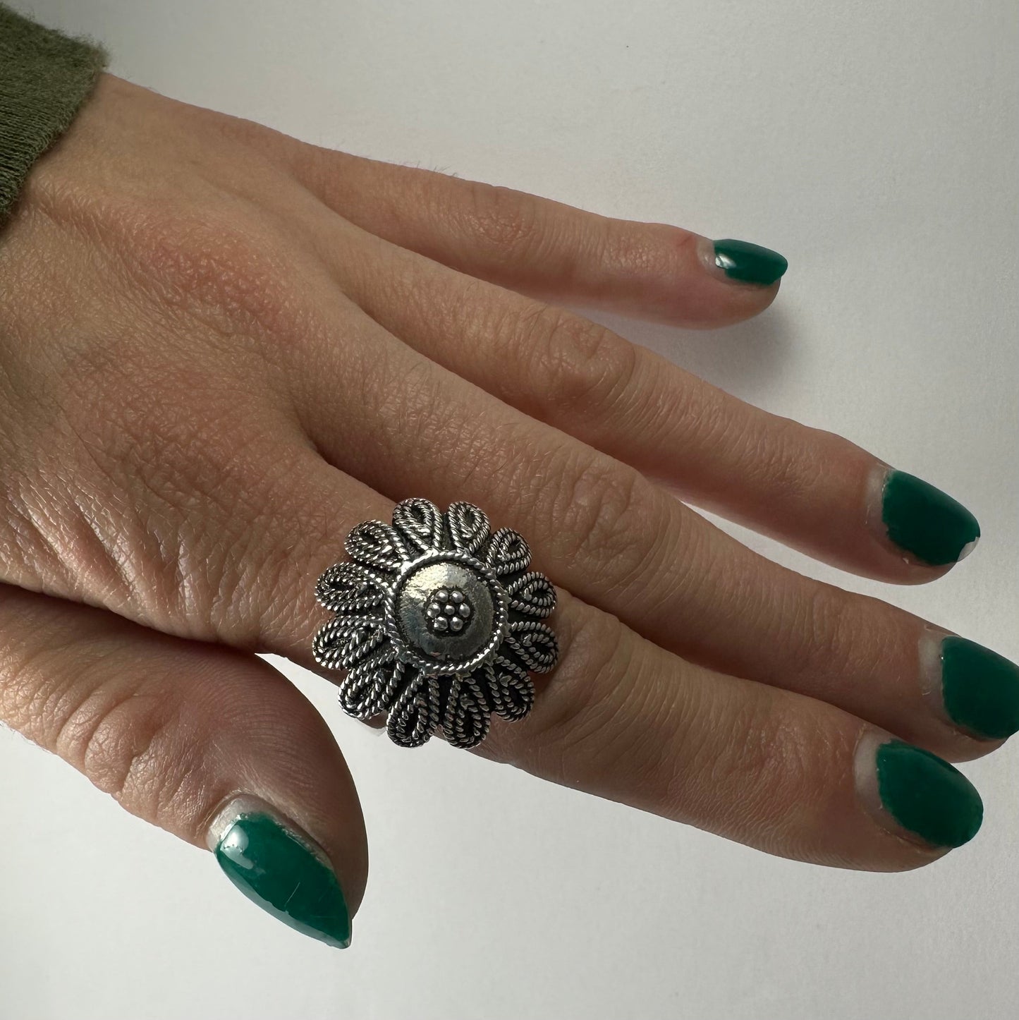 .925 Sterling Silver Flower Ring - Size 8