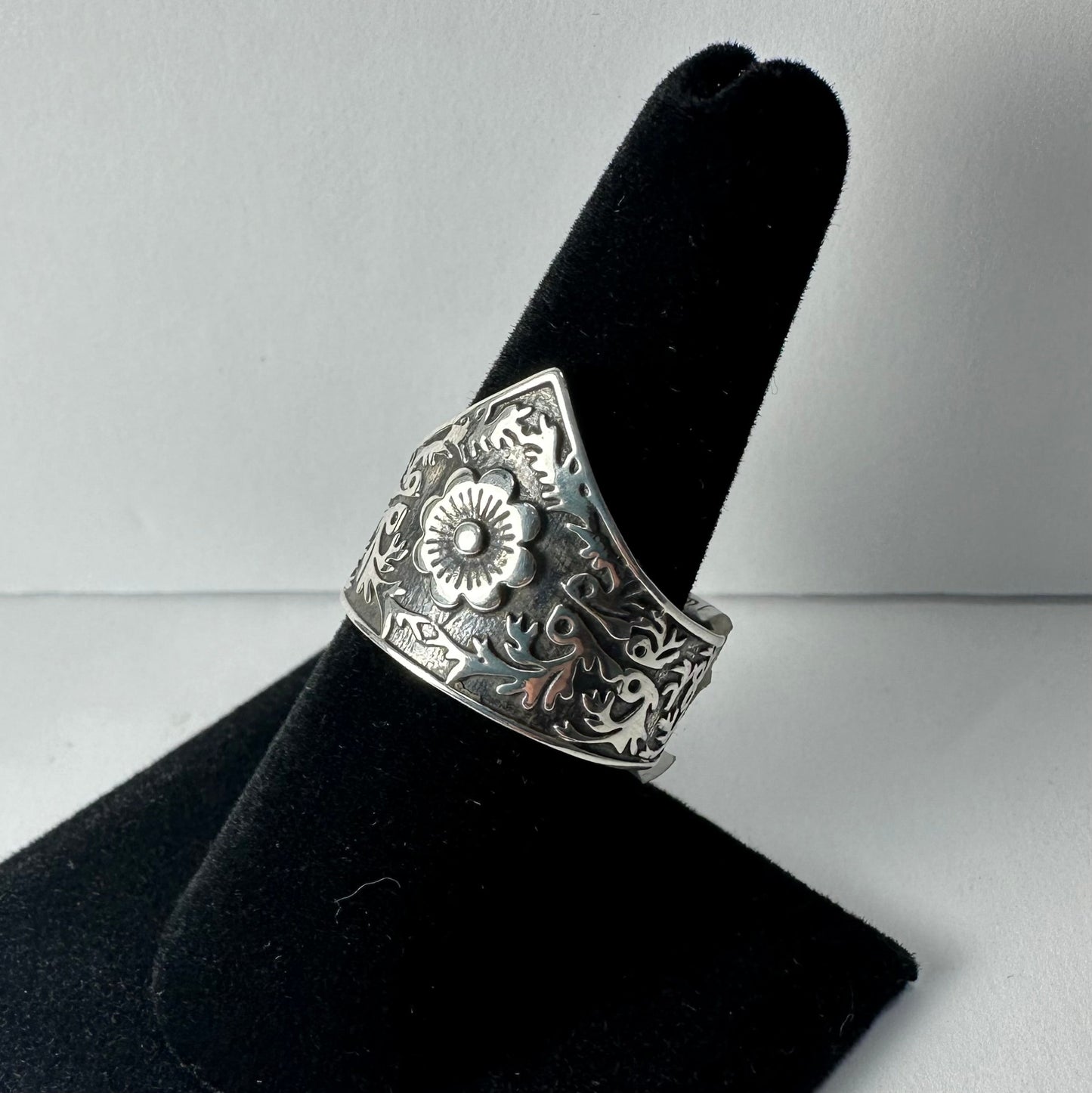 .925 Sterling Flower Ring - Size 10.5