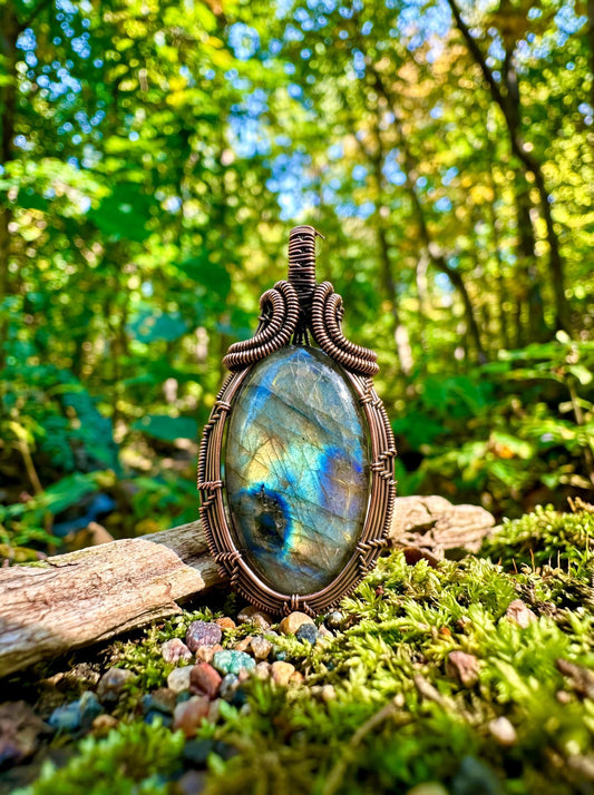 Luminous Forest Veil Labradorite Wire Wrapped Pendant – Blue Flash Crystal Necklace, Handmade Copper Jewelry