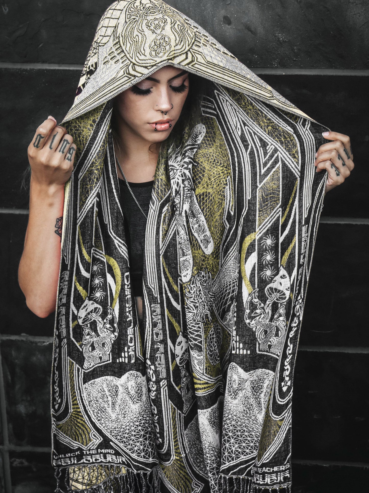 GOLDEN TEACHERS V1 ✦ Gold Festival Shawl